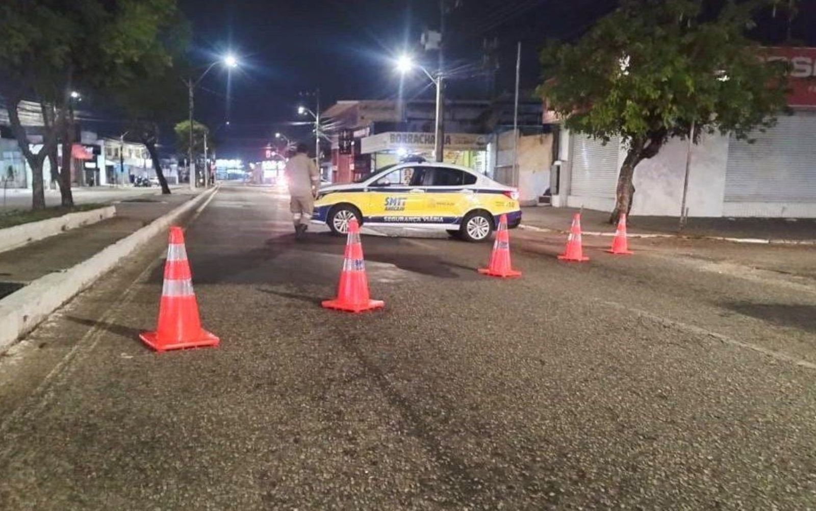 Inmetro realiza aferição e bloqueia tráfego na Beira Mar, em Aracaju