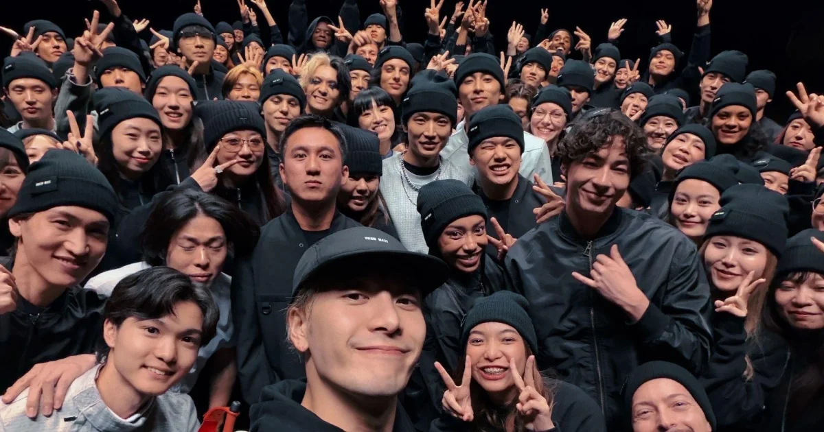 Jackson Wang escolhe 30 fãs de vários países para clipe em preto e branco