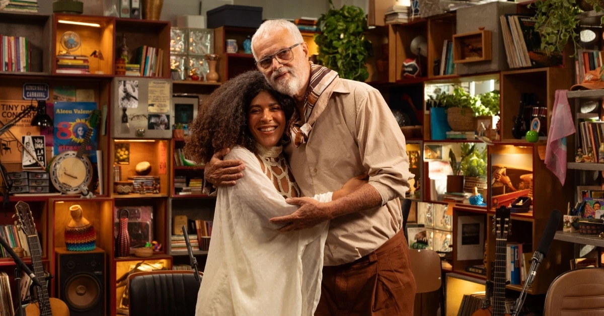 Josyara recebe Roberto Mendes no Tiny Desk Brasil