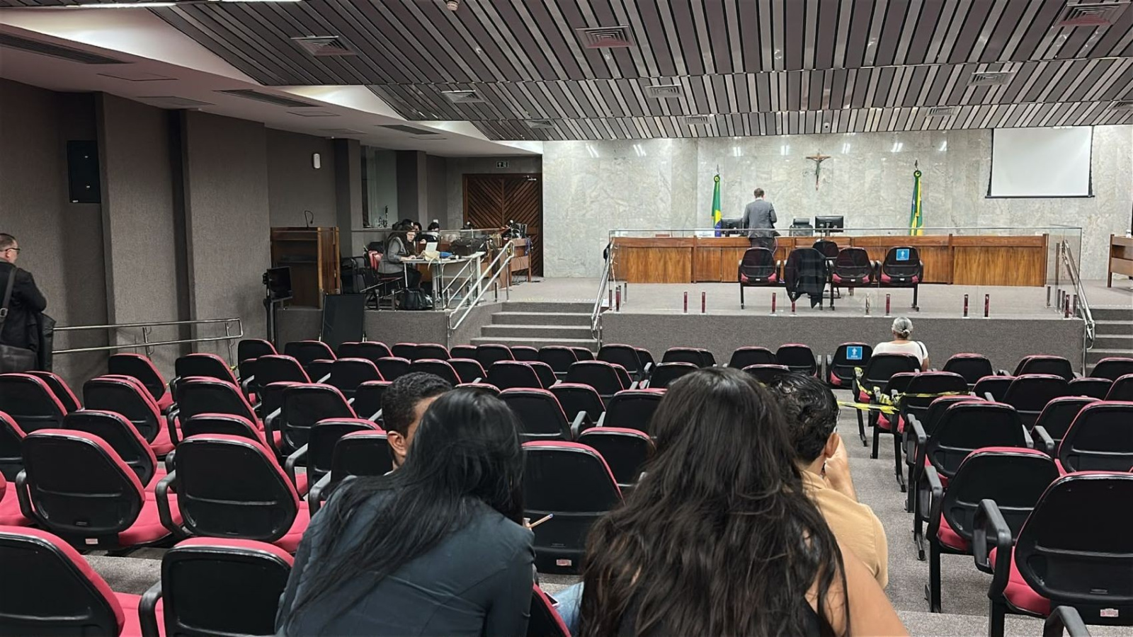 Júri retoma julgamento de quatro acusados pela morte de comerciante em Aracaju