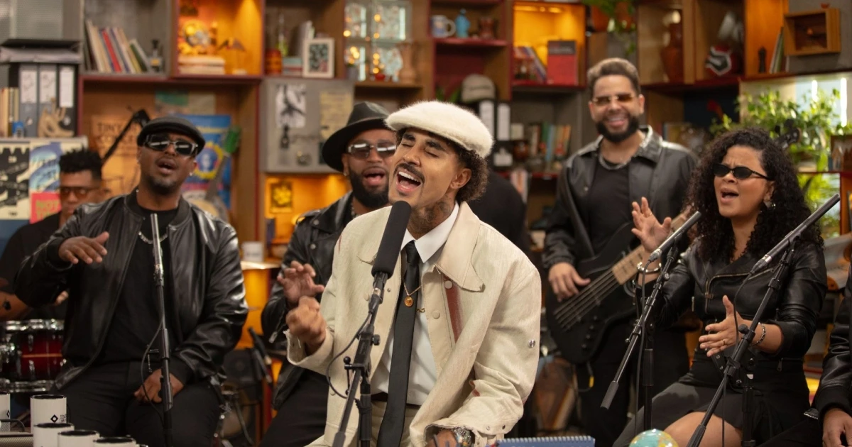 MC Livinho leva funk, R&B e gospel ao Tiny Desk Brasil