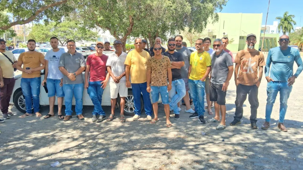 Motoristas da 99 param em Guanambi e exigem aumento do valor por km