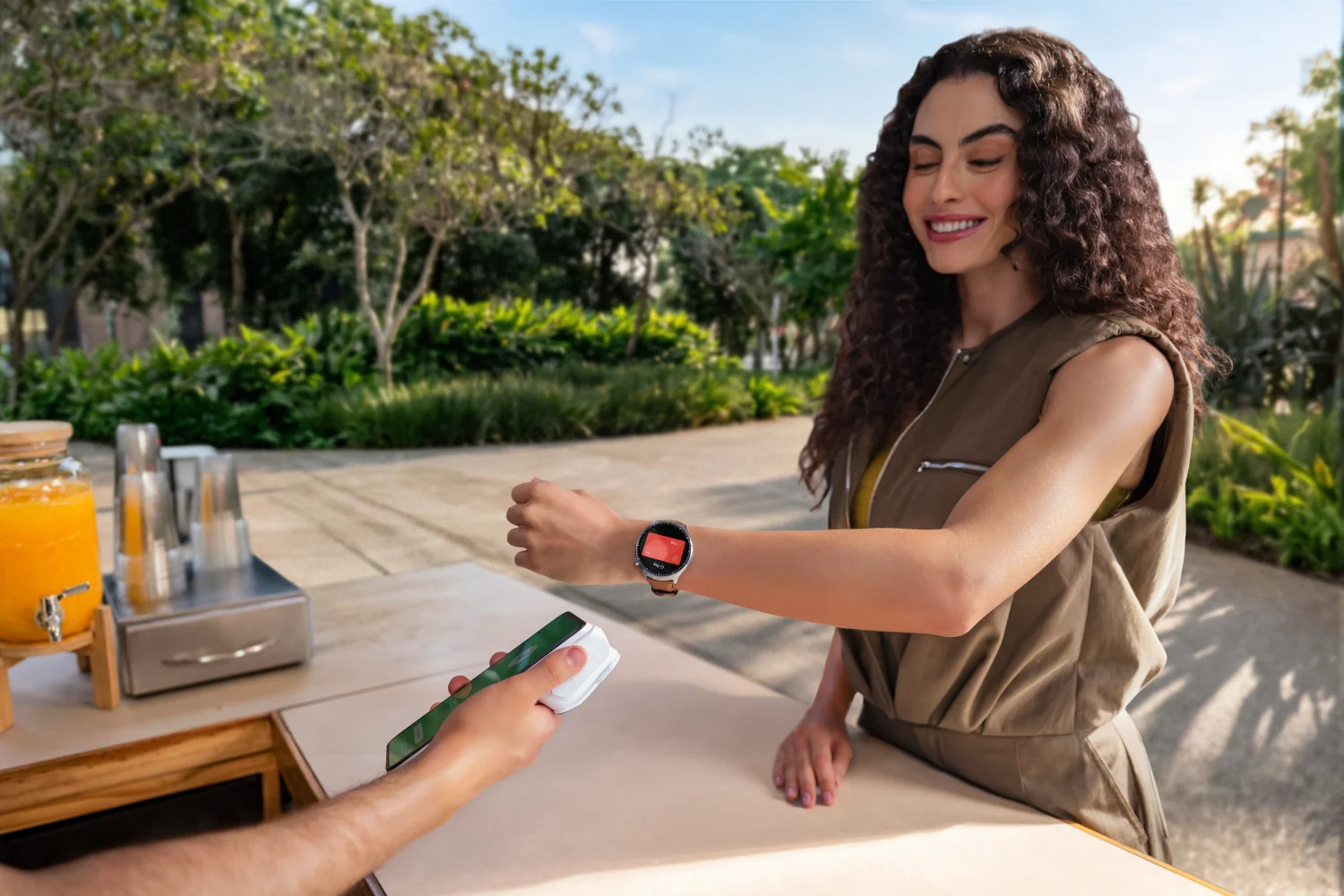 Motorola revela Moto Watch Ultra com Wear OS e GPS duplo