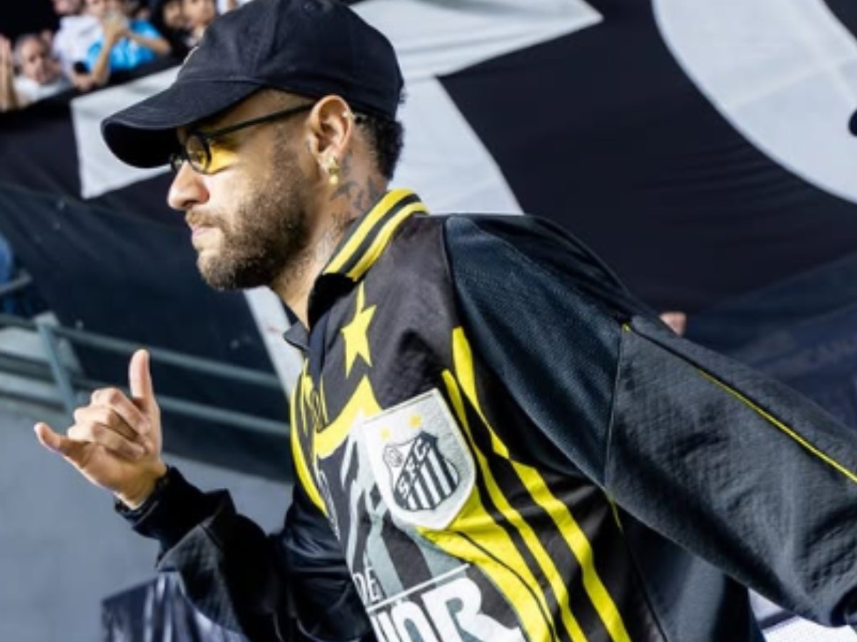 Neymar provoca torcedores do Atlético-MG na Vila Belmiro