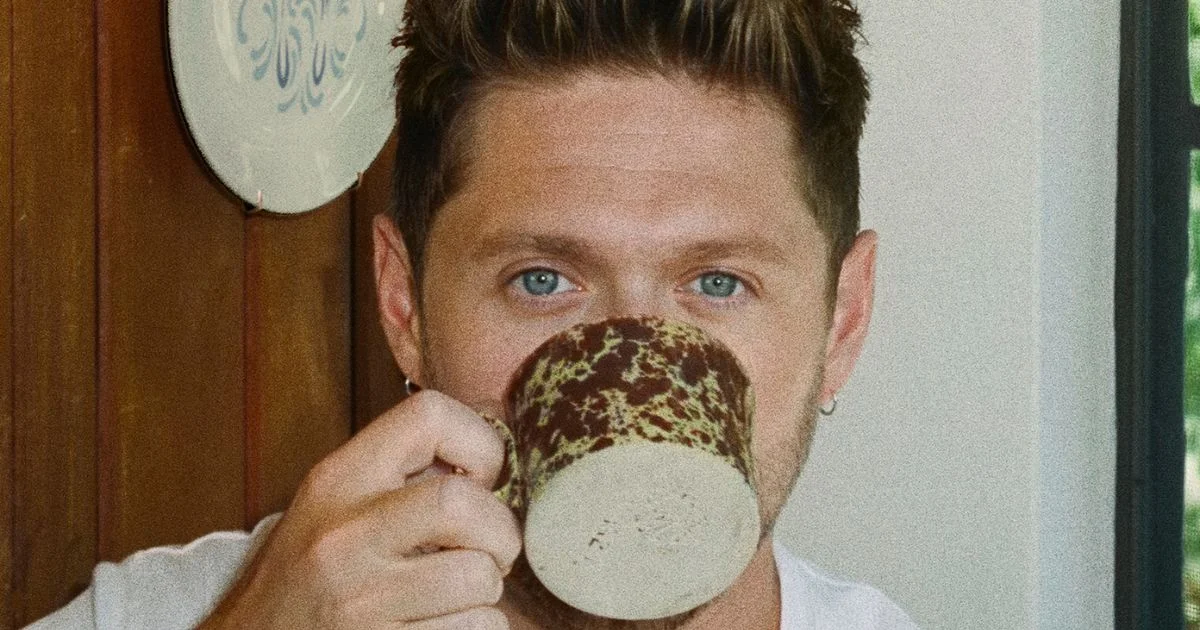Niall Horan celebra 10 anos de ‘This Town’ com bastidores