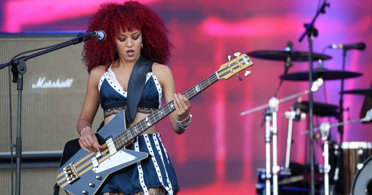 Nova Twins abre Rock in Rio e revela: costuramos nossos looks às pressas