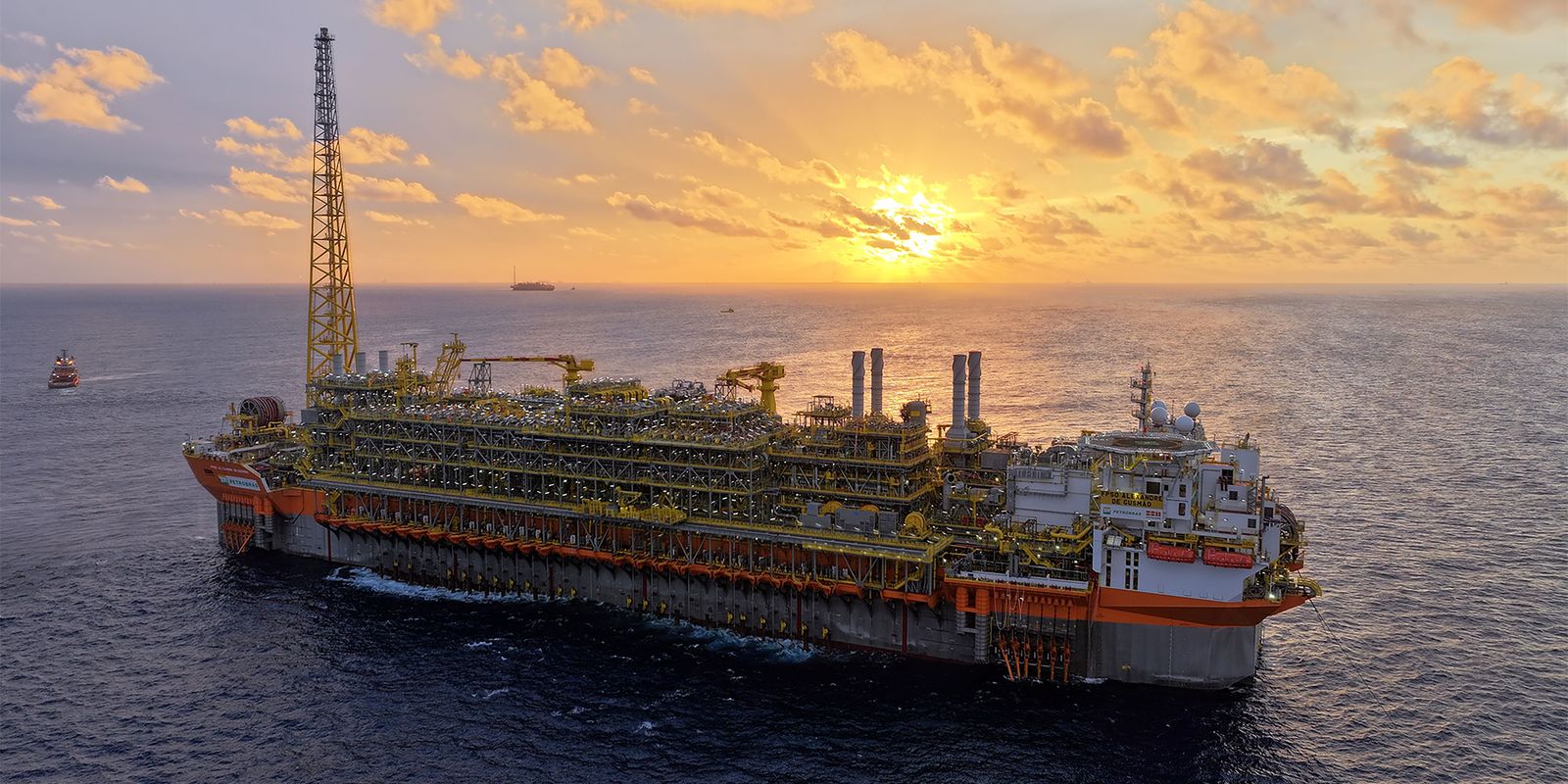 Petrobras adere à subvenção e repassa R$1 de desconto no diesel