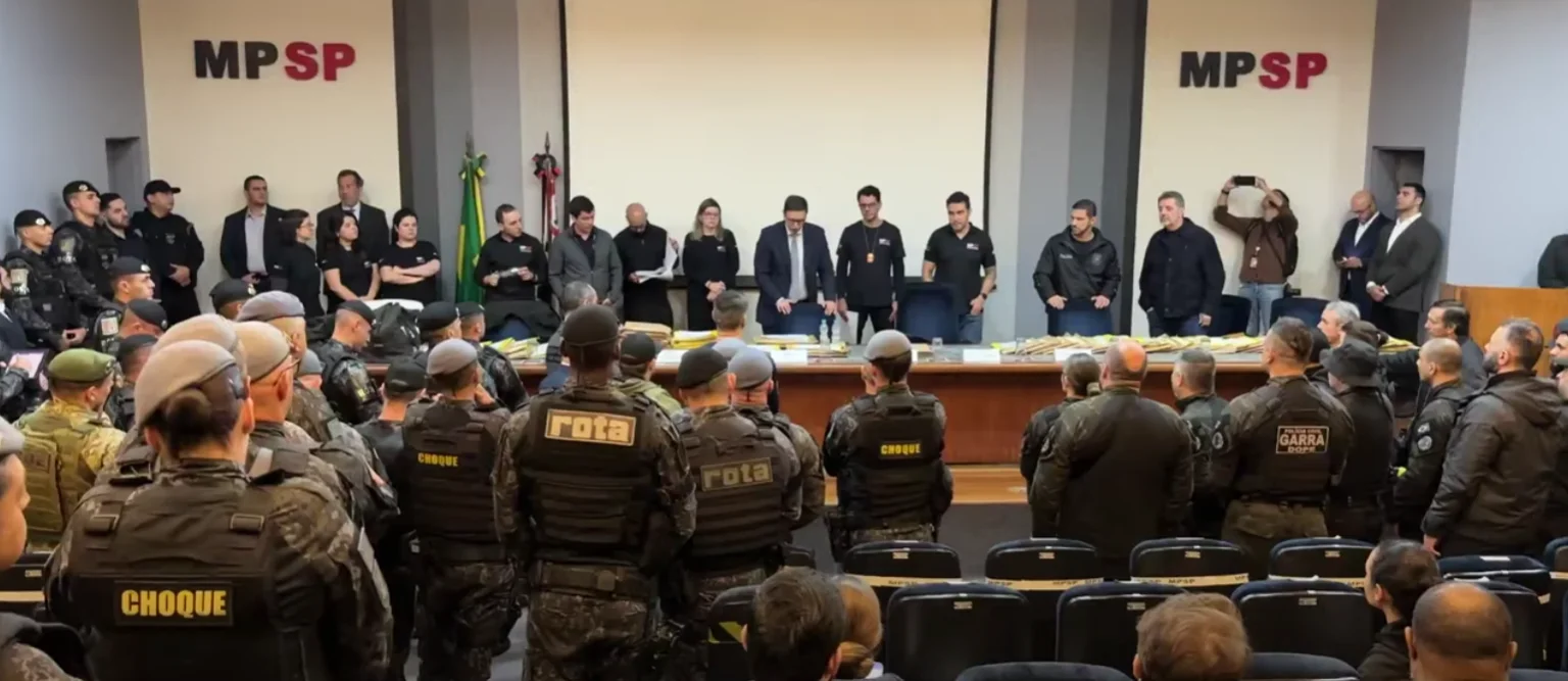 Polícia apreende 10 mil celulares em operação contra esquema em SP