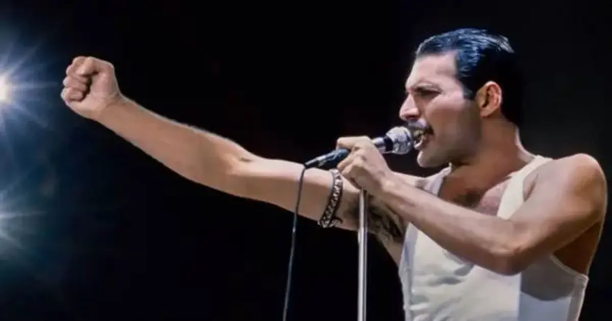 Queen reuniu 150 mil no Hyde Park; punk estourou no 100 Club