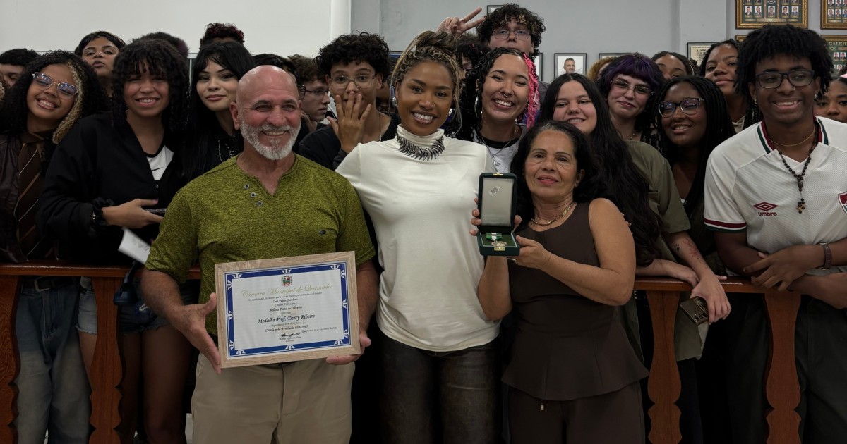 Queimados homenageia Ebony com Medalha Darcy Ribeiro