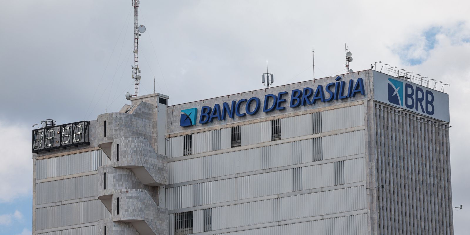 TCDF congela R$ 2,76 bi em bens de cinco ex-dirigentes do BRB
