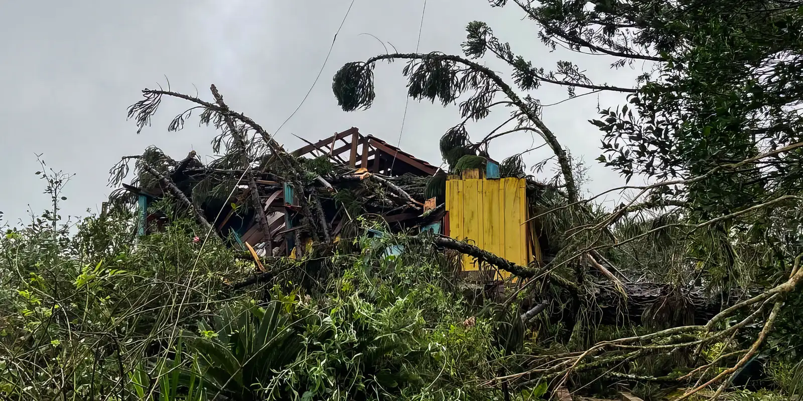 Tempestade atinge Sul com ventos de 100 km/h e risco de granizo