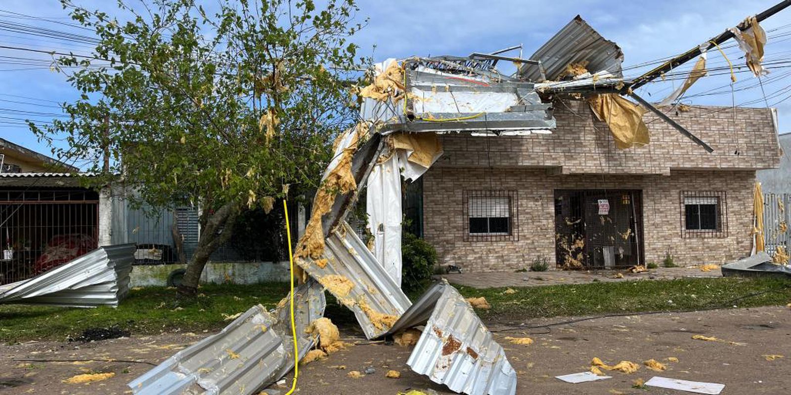Tempestades atingem SC e RS: 4,8 mil residências afetadas e 4 feridos