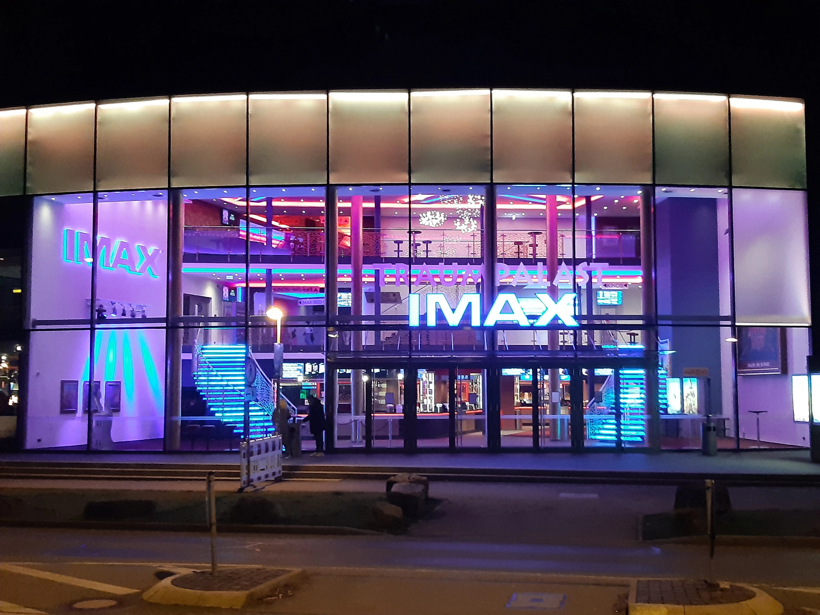 Traumpalast Leonberg inaugura a maior tela IMAX; 70mm fica em Melbourne
