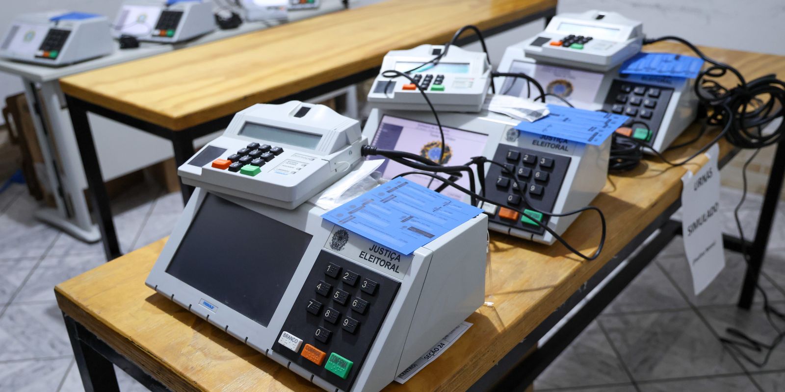 TRE-RJ imprime zerésima em urnas uma hora antes da votação