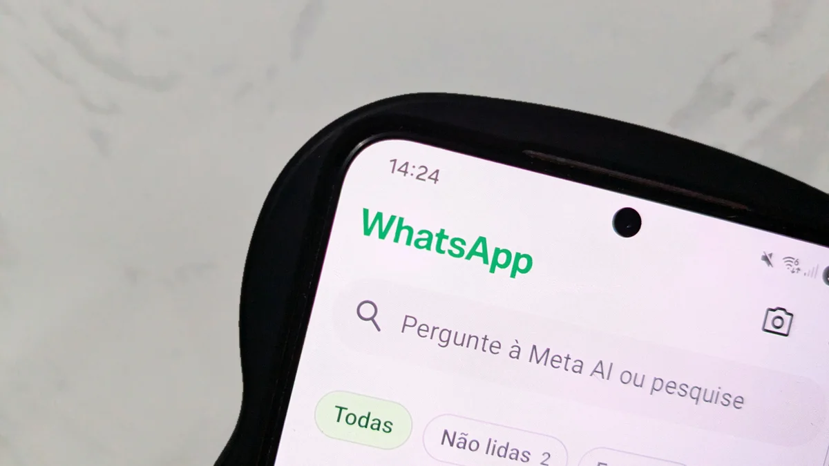WhatsApp libera visual Liquid Glass e reformula conversas no iPhone