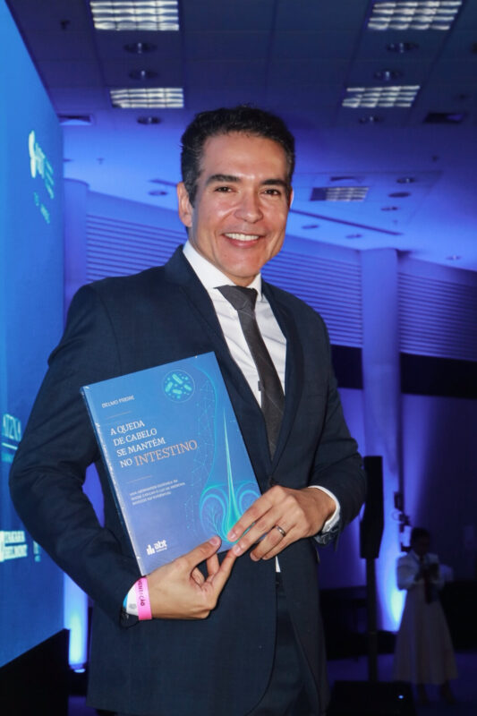 Médico sergipano Dr. Delmo Freire lança livro sobre saúde capilar em São Paulo 