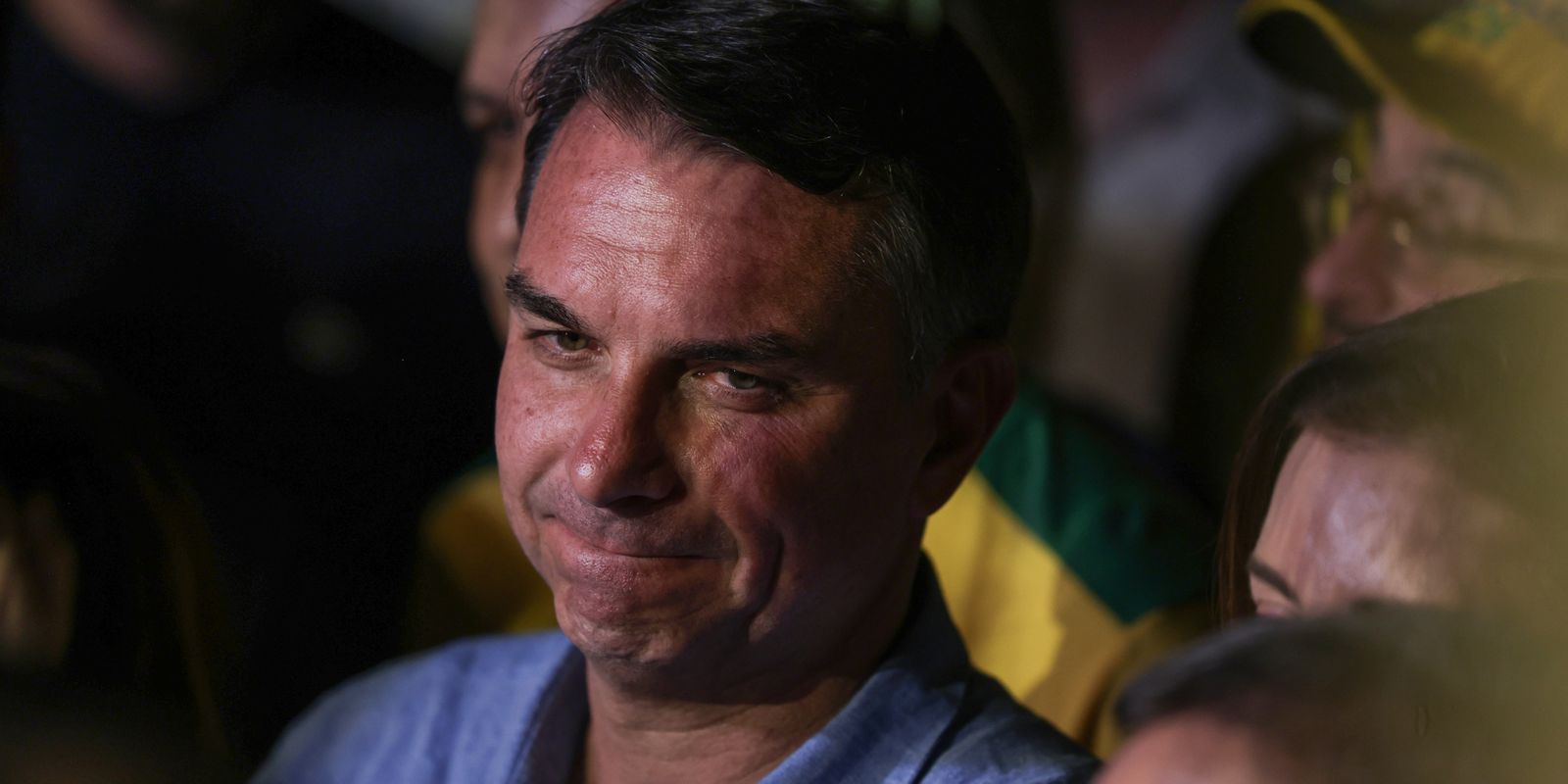 Aliados se afastam após fuga de Flávio e divulgação da ‘carta golpista’