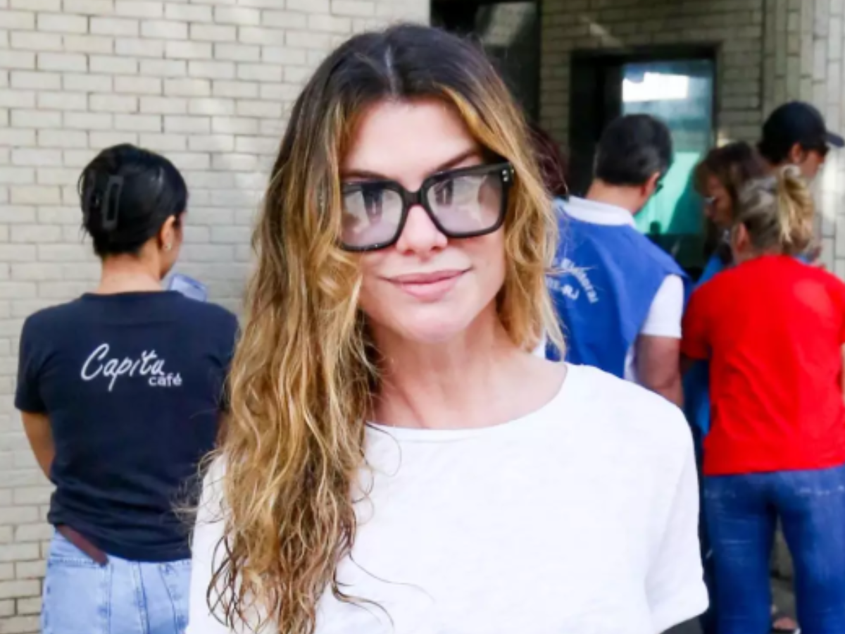 Celebridades vão às urnas: Fátima Bernardes e outros votam no 1º turno