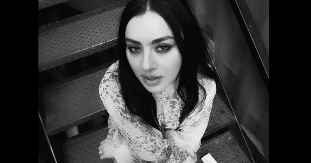 Charli XCX se junta a DiCaprio e Jennifer Lawrence em filme de Scorsese