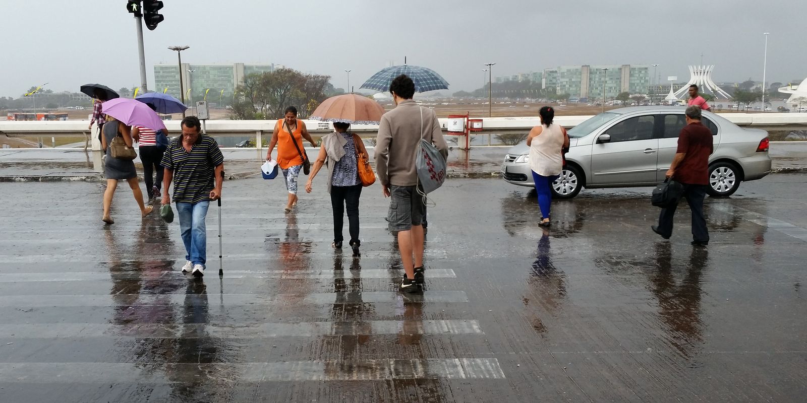 Chuvas atingem quase todo o país; Inmet emite alertas de tempestade