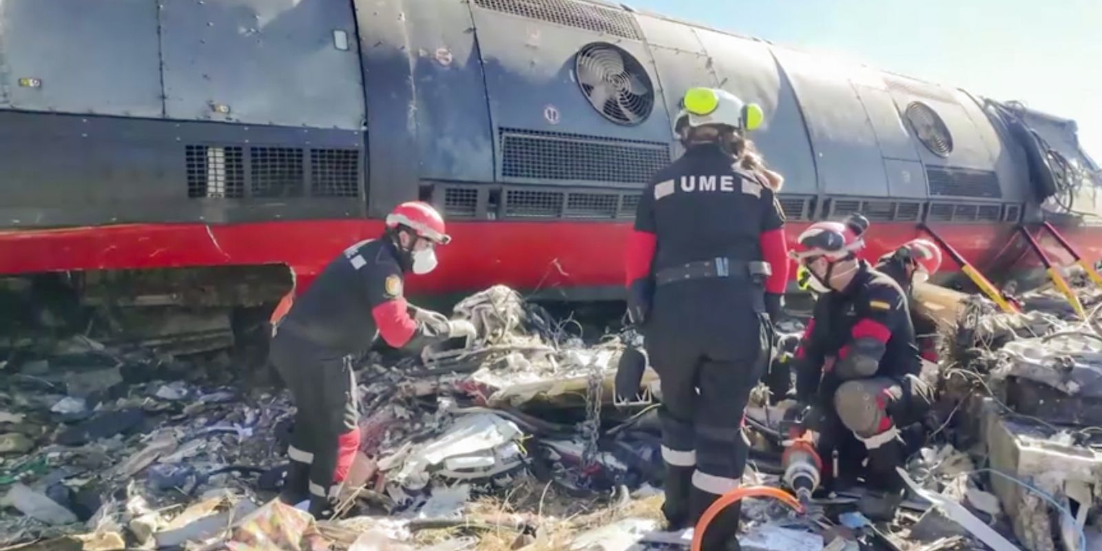 Colisão de trens na Espanha deixa 69 mortos; buscas prosseguem em Urda