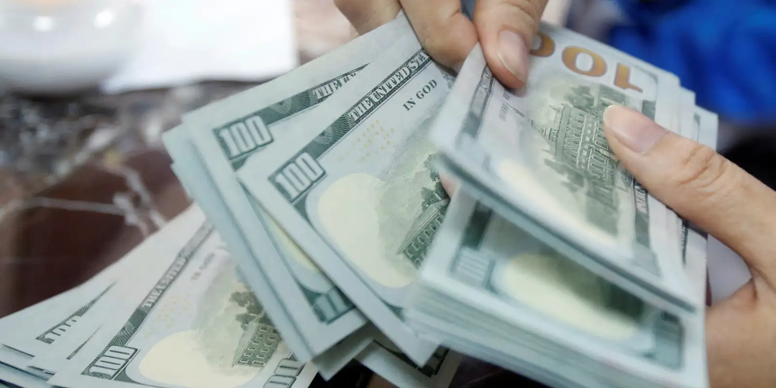 Dólar avança 1,15% e fecha a R$ 5,087; Ibovespa cai 1,06%