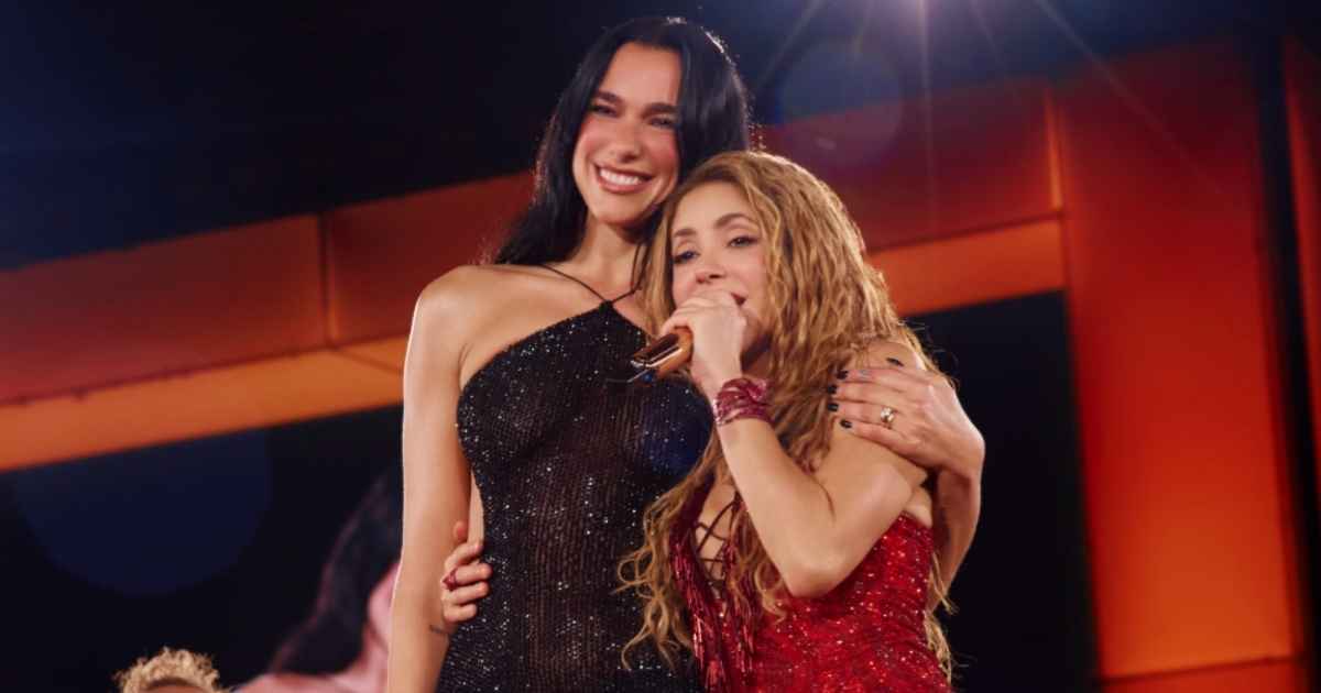 Dua Lipa sobe ao palco com Shakira em Madri para dueto acústico