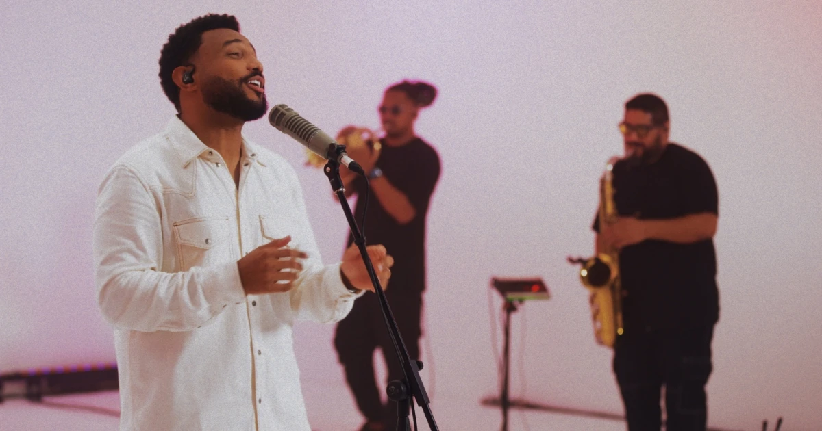 Eli Soares lança clipe de ‘É Ele’ e exalta criatividade humana