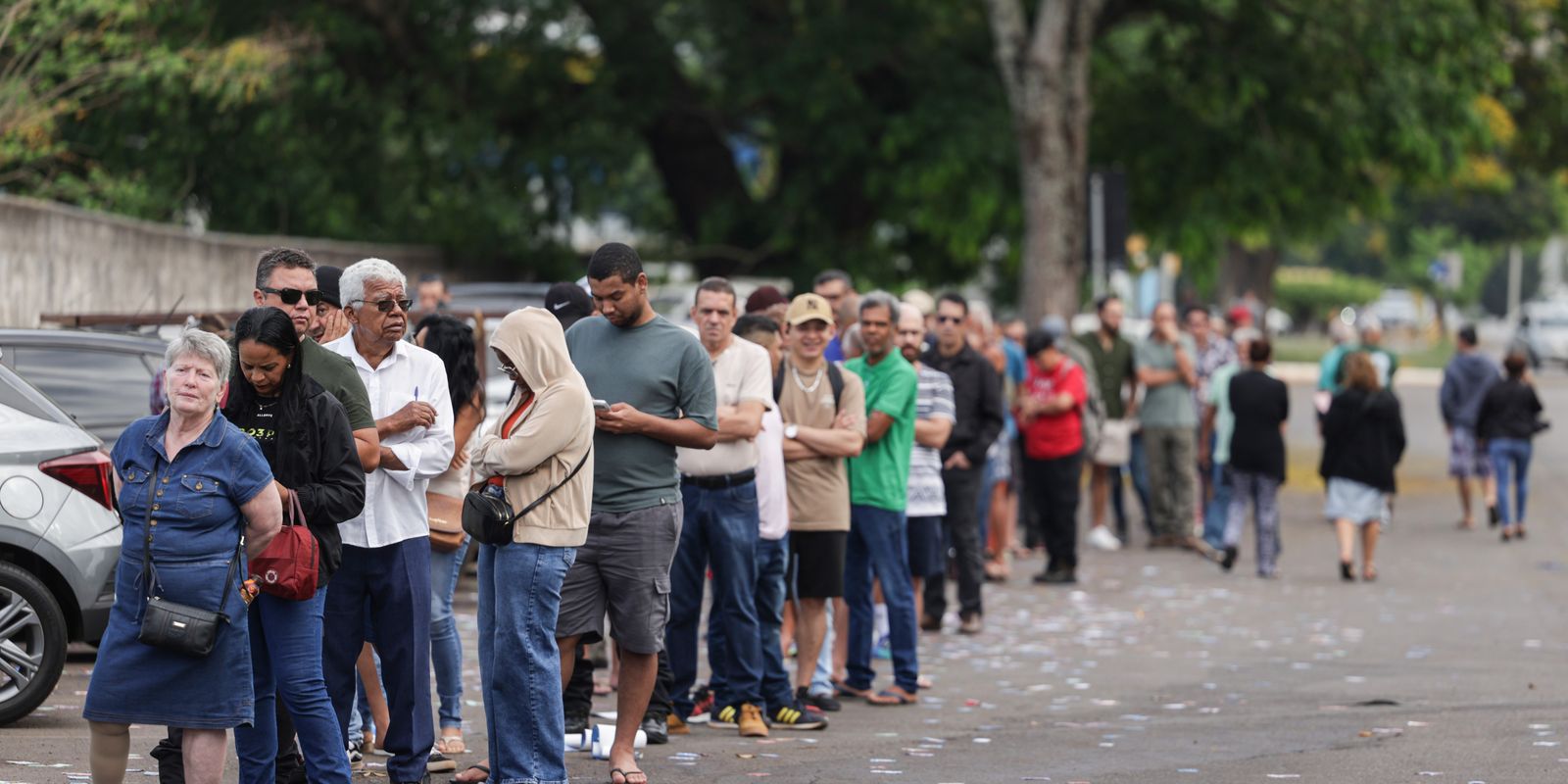 Em Palmas, eleitor enfrenta filas; 184 disputam 24 vagas na Assembleia