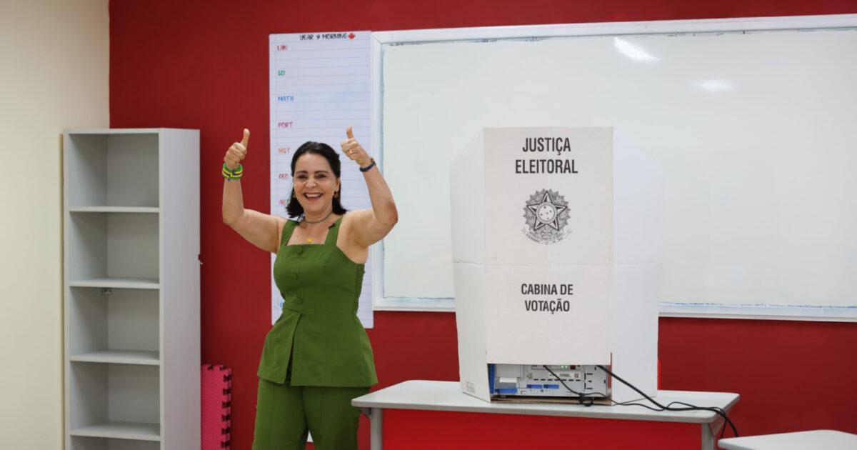 Emília Corrêa vota e convoca eleitores à reflexão em Aracaju