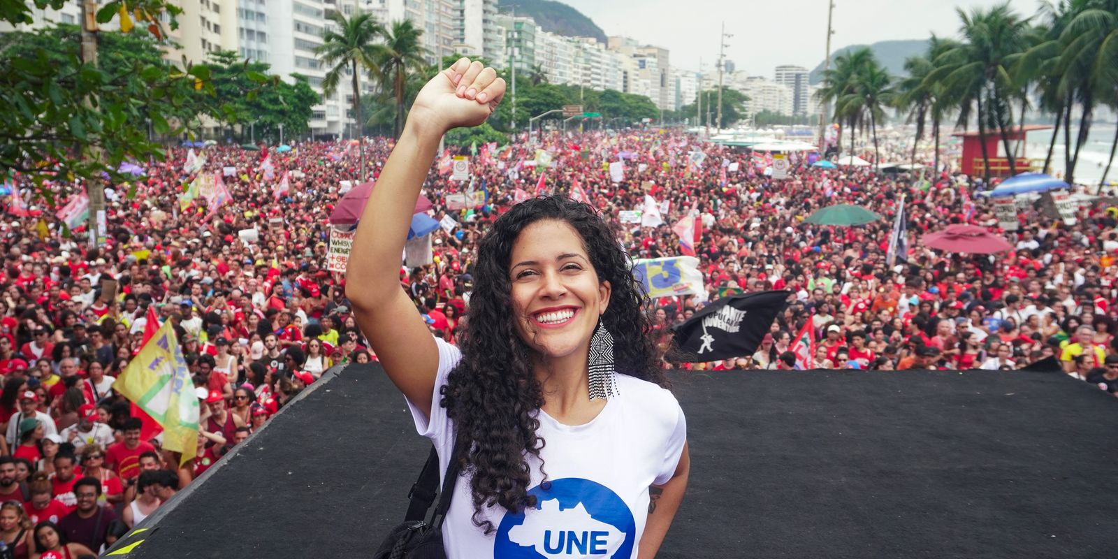 Estudantes voltam às ruas e cobram defesa da democracia antes do 2º turno
