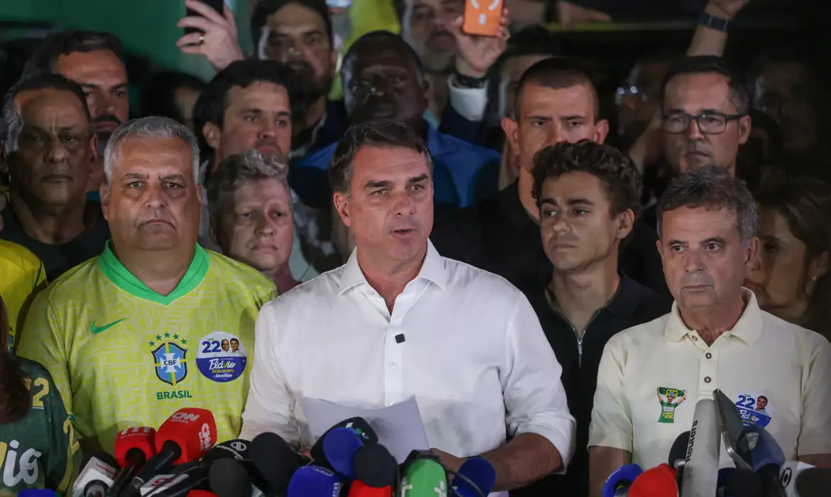 EUA autorizam emissão de vistos para Flávio Bolsonaro e família