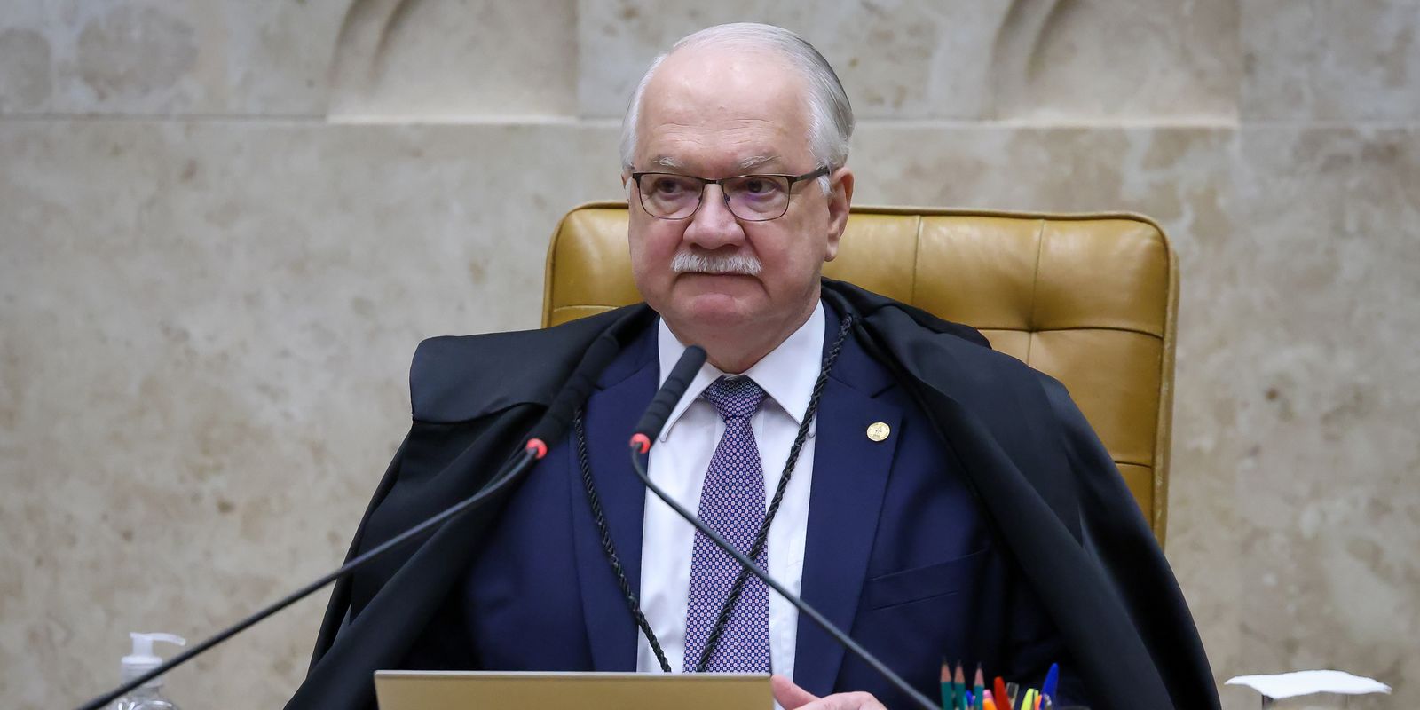 Fachin mantém Dino como relator em processos contra Flávio Bolsonaro