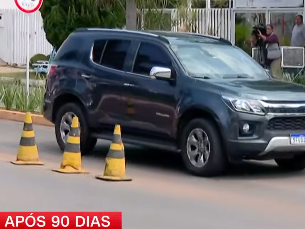Flávio Bolsonaro retorna a Brasília para reencontro com Jair Bolsonaro