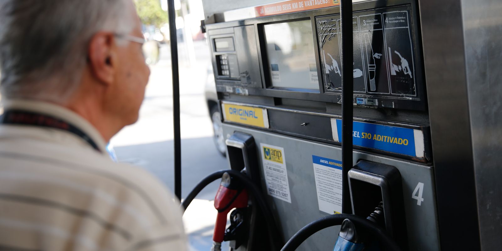Governo renova subsídio de R$ 2,12 no diesel por mais um mês