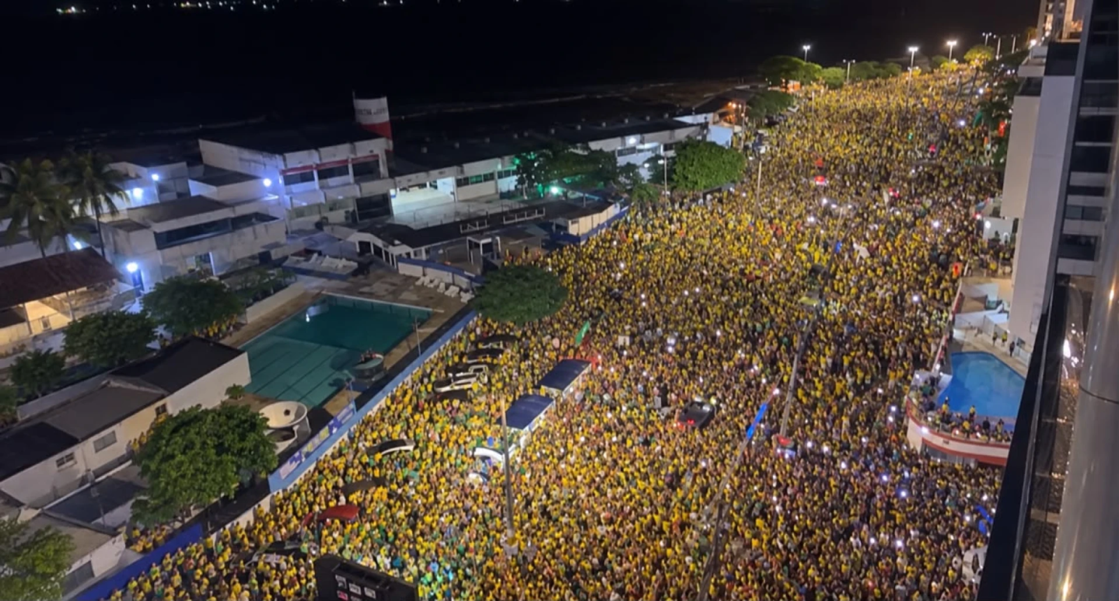 Mobilização no 13 de Julho: Multidão acompanha ato com Nikolas Ferreira em apoio a Flávio Bolsonaro em Aracaju