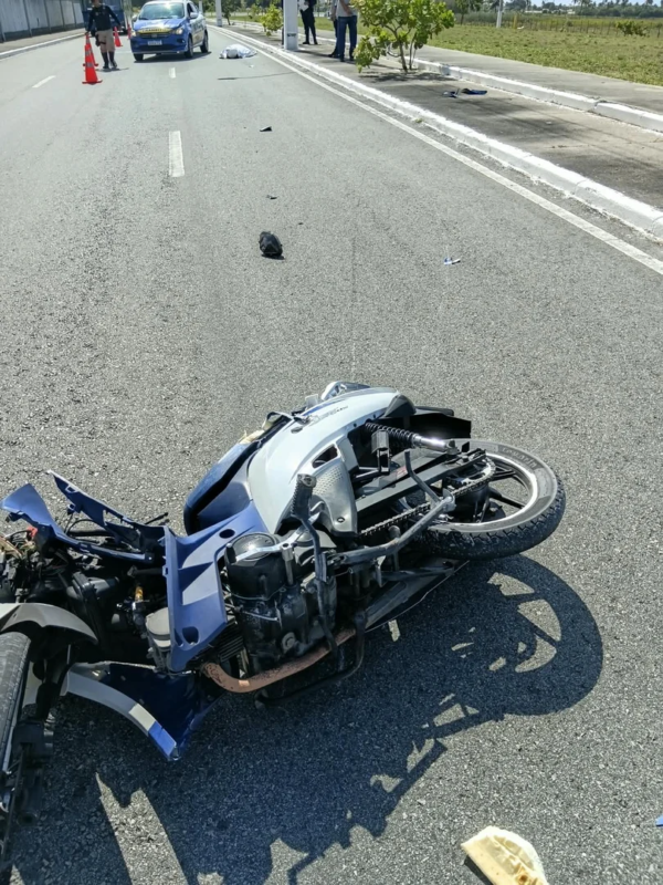 Motociclista morre após perder controle de veículo e colidir contra poste em Aracaju