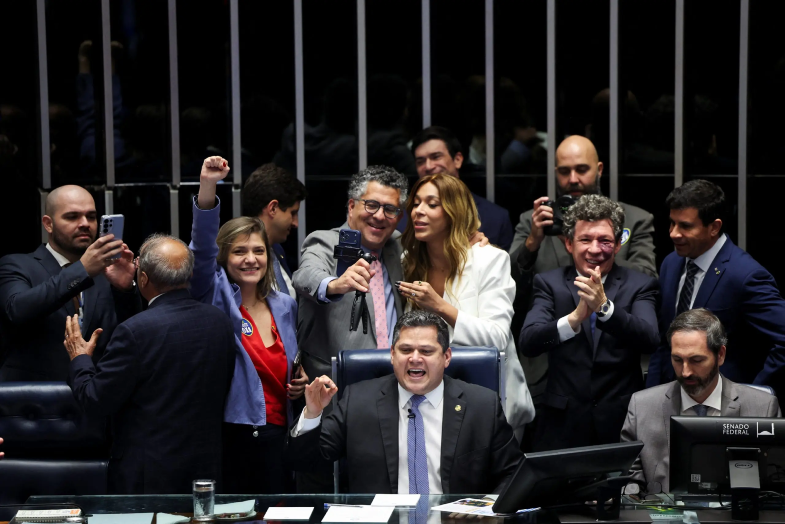 Fim da escala 6×1: Senado aprova PEC que reduz jornada para 40 horas semanais