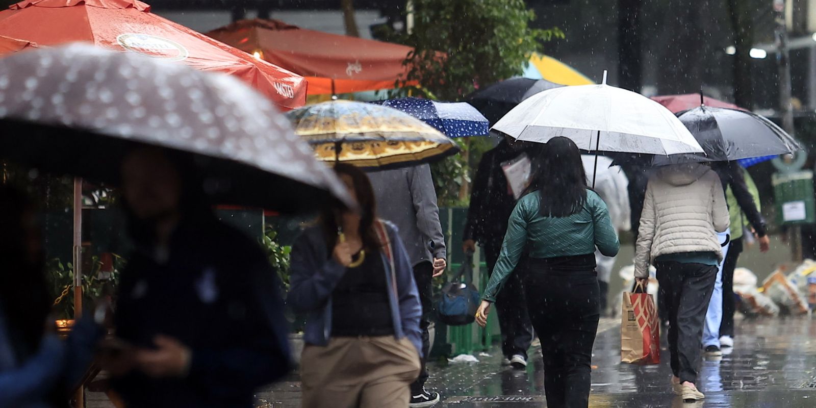 Inmet alerta: domingo terá chuvas fortes no centro-sul e calor no Norte