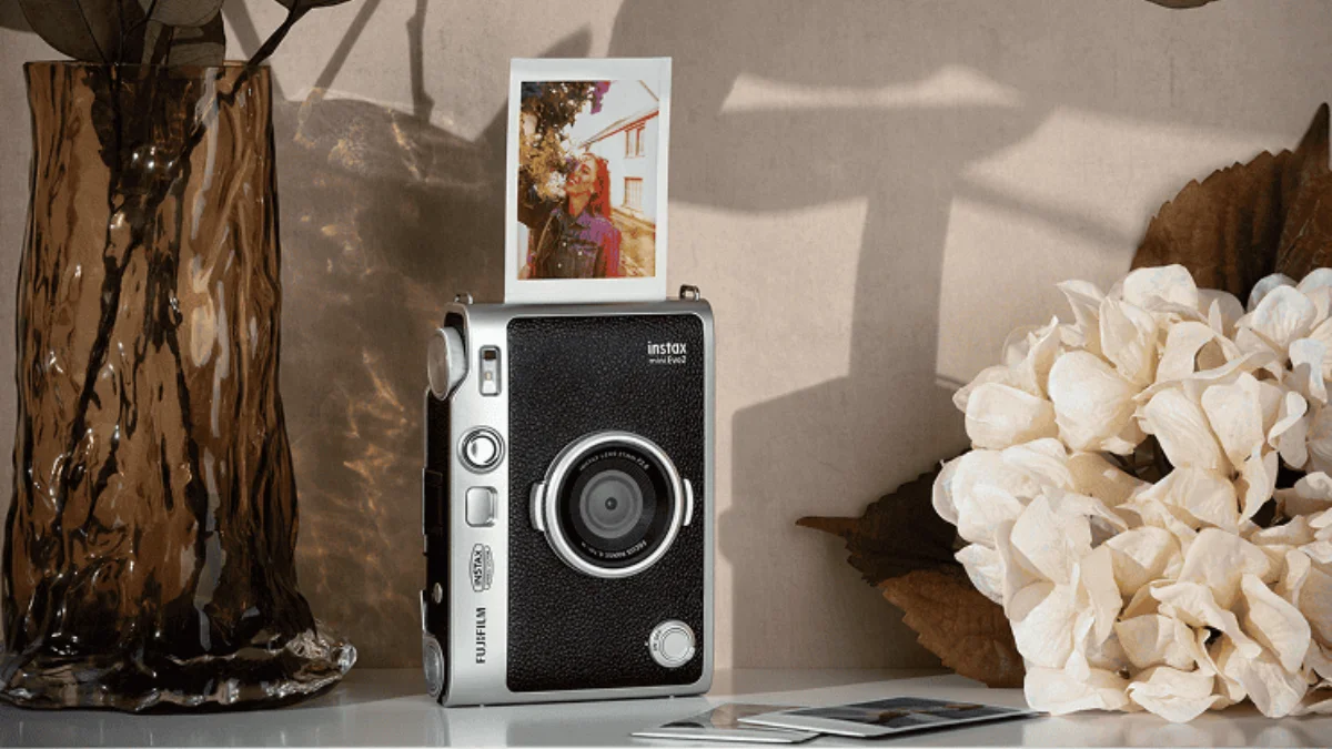 Instax mini Evo 2 reduz desperdício: revise e edite fotos antes de imprimir