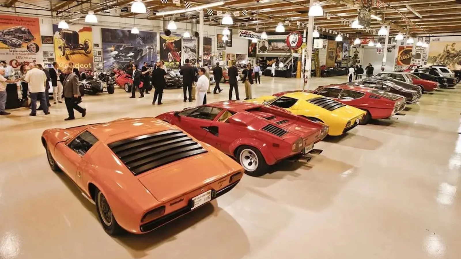 Jay Leno exibe em LA mais de 181 carros entre clássicos e hipercarros