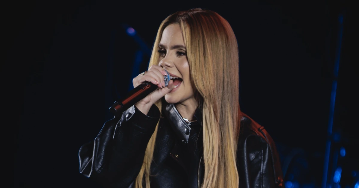 Kart Love e Mariana Fagundes lançam ‘OMO’ com clipe noir e estética anos 70