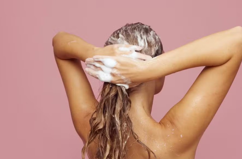 Limpe profundamente: shampoos detox a partir de R$6