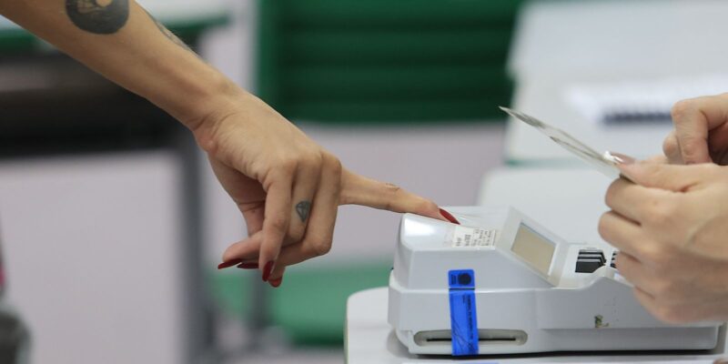 Lula amplia votação em todo o país; Flávio perde votos em seis estados