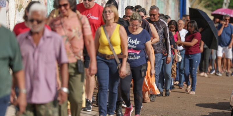 Lula pede prorrogação da votação após falhas de transporte em várias cidades