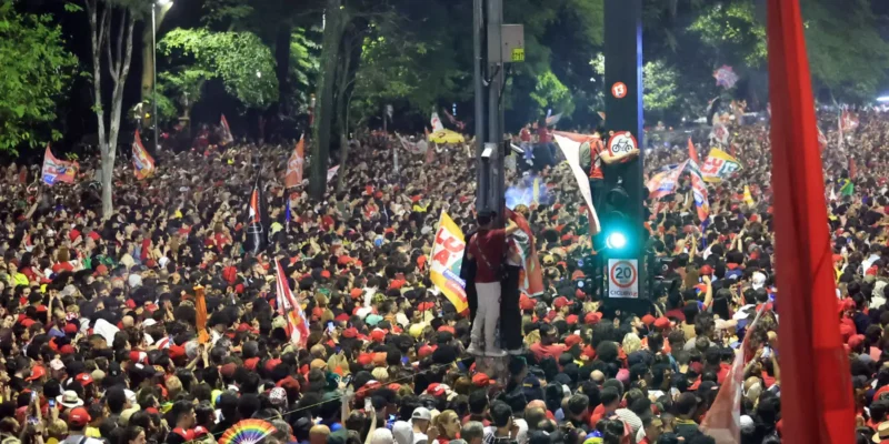 Lula quebra recorde e obtém 64.256.232 votos na eleição