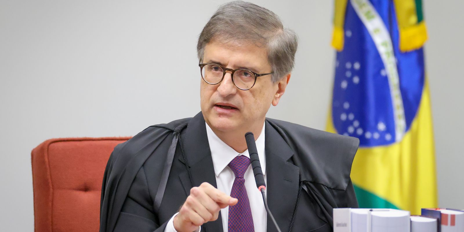 PGR nega base para investigar André Mendonça por abuso de autoridade