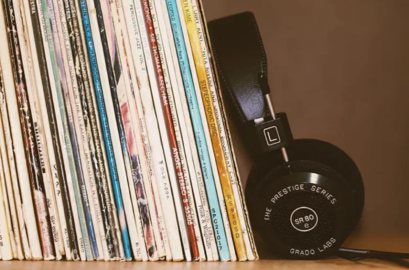 Rádio descobre e impulsiona novos artistas que nascem nas ruas