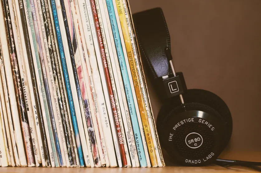Rádio descobre e impulsiona novos artistas que nascem nas ruas